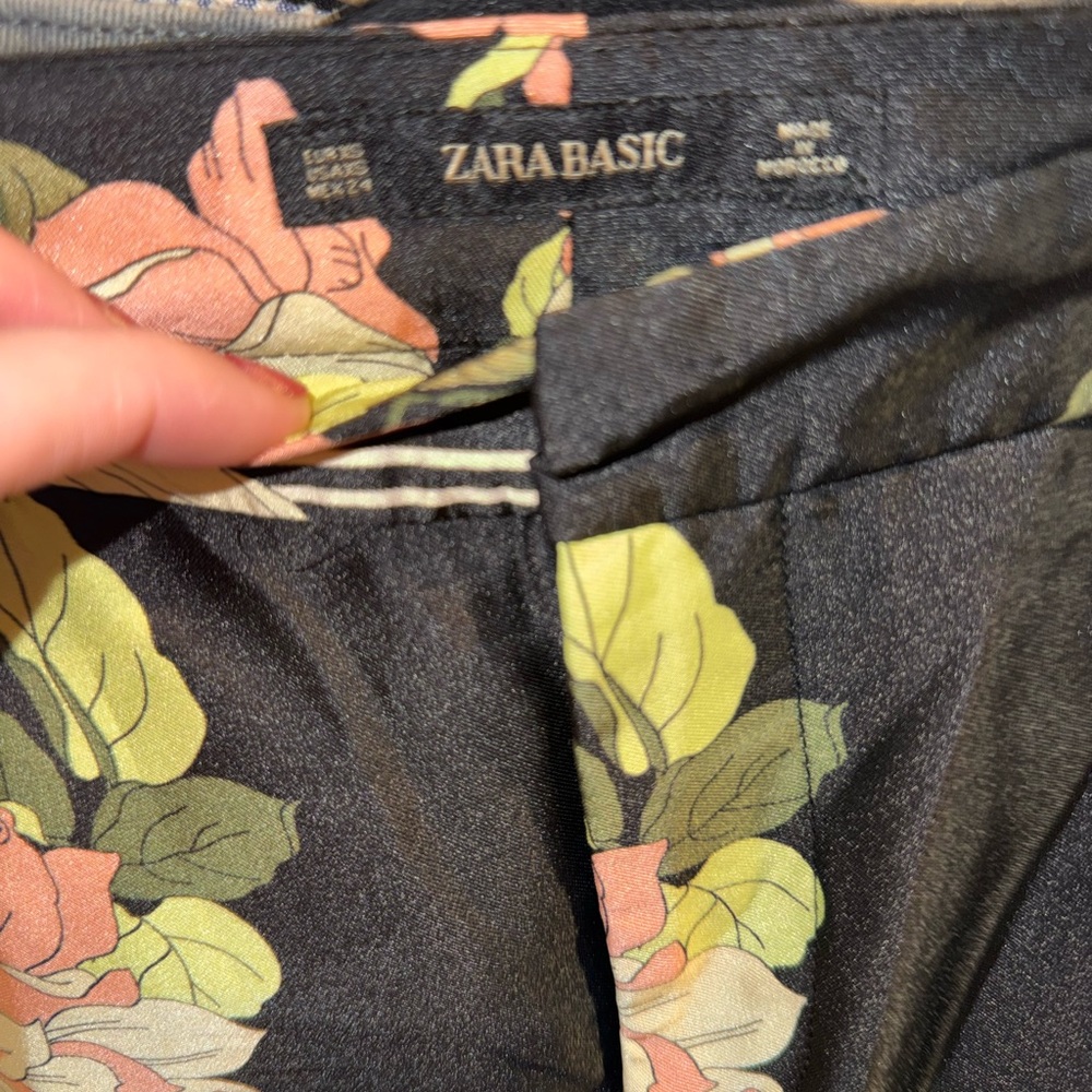 ZARA Chic Black Cropped Black Floral Trouser XS Rare - Picture 3 of 7